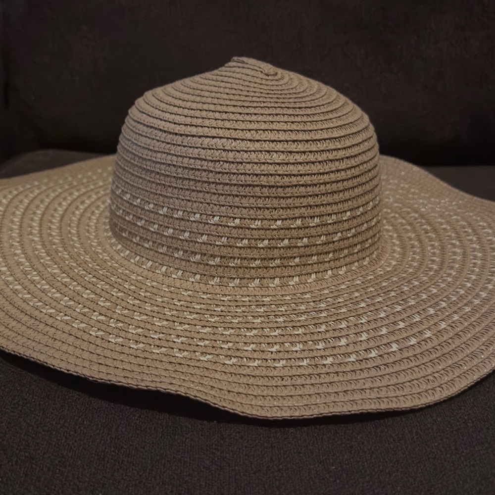 BRAND NEW WITHOUT TAGS Christian Lacroix Elegant Tan Wide-Brimmed Hat. One size